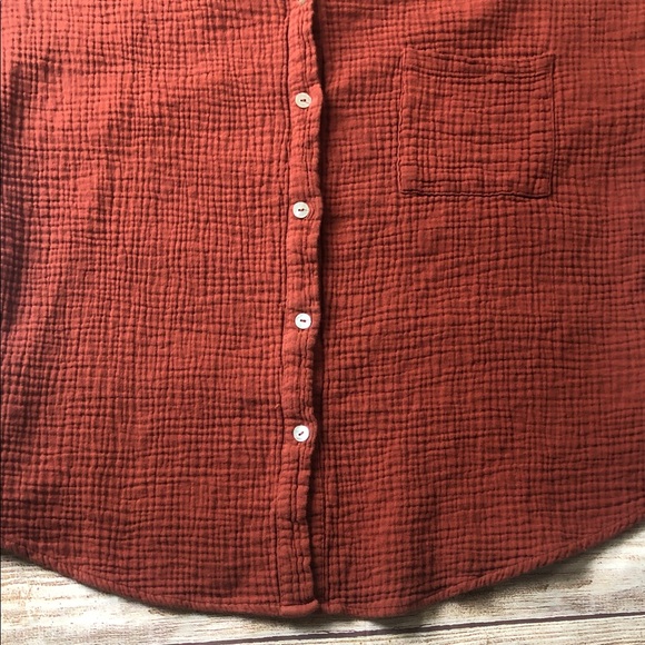 Women's Rust Textured Button-Up Blouse - Picture 5 of 7